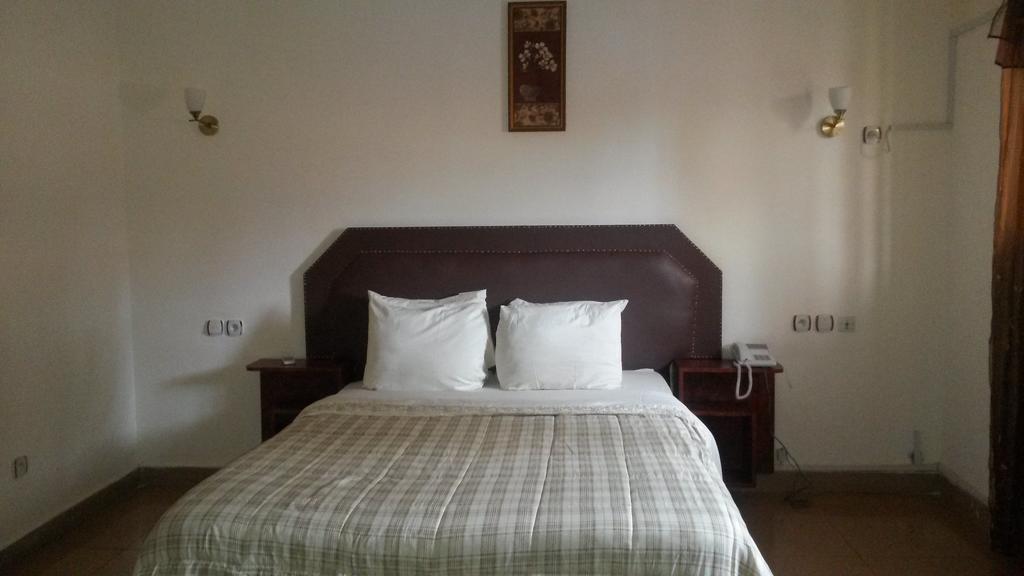 Zambezi Inn Hotel Conakry Room photo