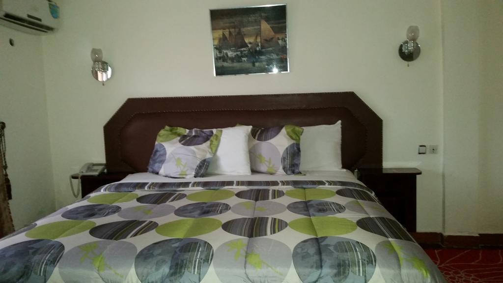 Zambezi Inn Hotel Conakry Room photo