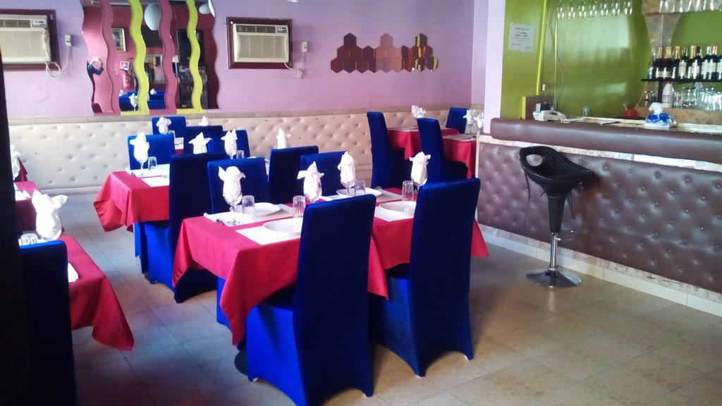 Zambezi Inn Hotel Conakry Exterior photo