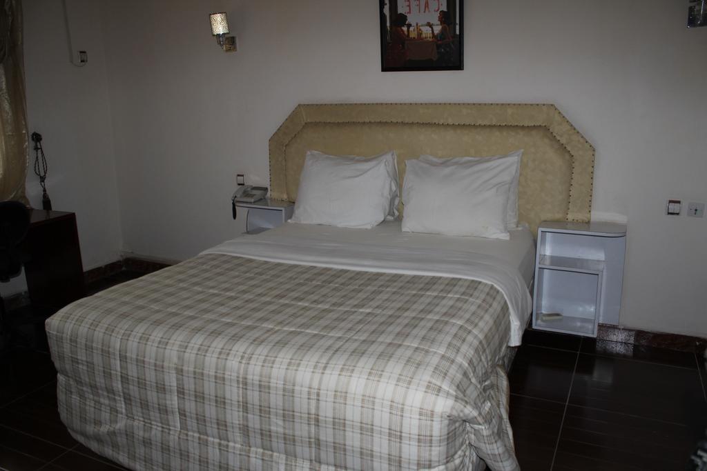 Zambezi Inn Hotel Conakry Exterior photo